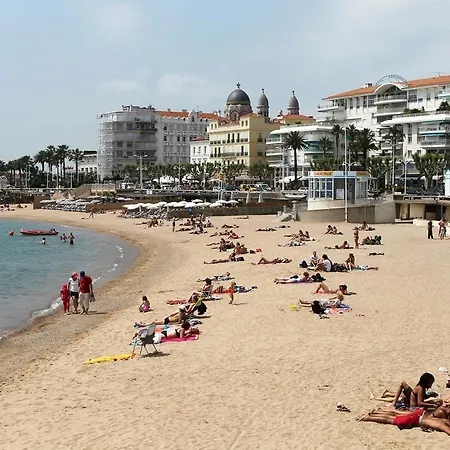 Moderne Avec Balcon - Saint-raphael - 25 M² - Parking * Saint-Raphaël