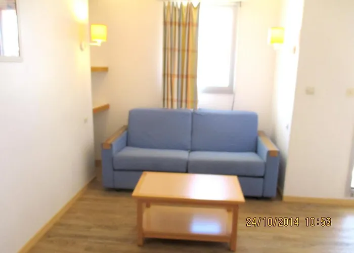 Moderne Avec Balcon - Saint-raphael - 25 M² - Parking Сен-Рафаэль