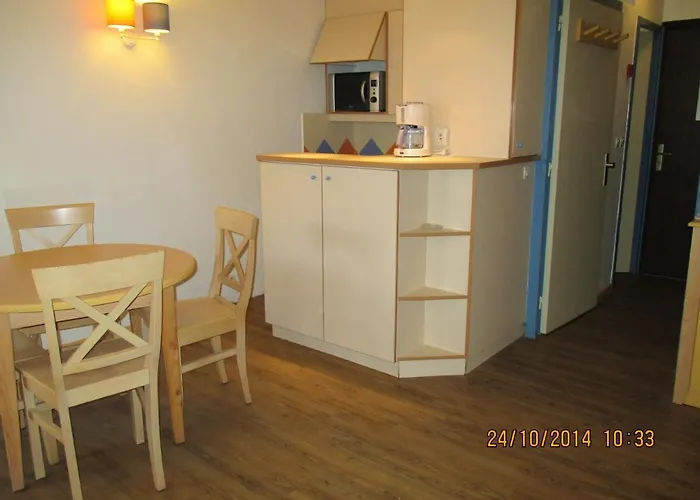 Moderne Avec Balcon - Saint-raphael - 25 M² - Parking Апартаменты *