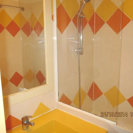 Moderne Avec Balcon - Saint-raphael - 25 M² - Parking アパート *