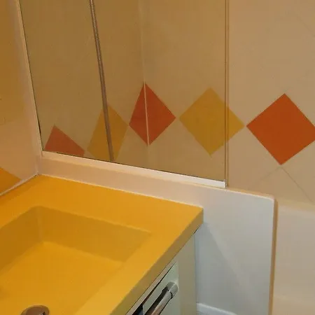Apartmán Moderne Avec Balcon - Saint-raphael - 25 M² - Parking *